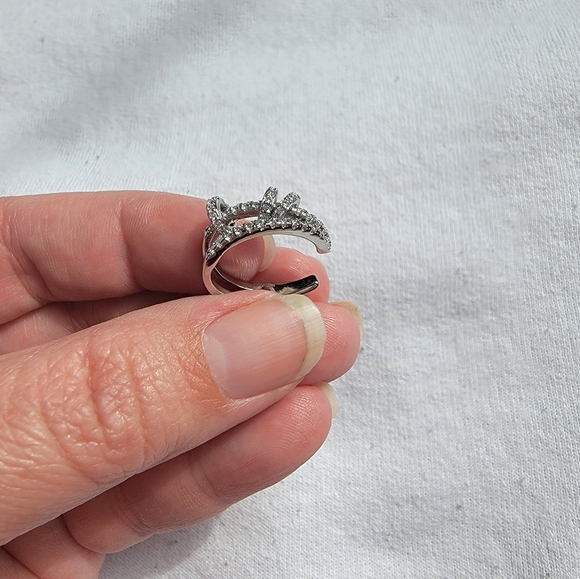 KC Chic ear cuff - Picture 3 of 4